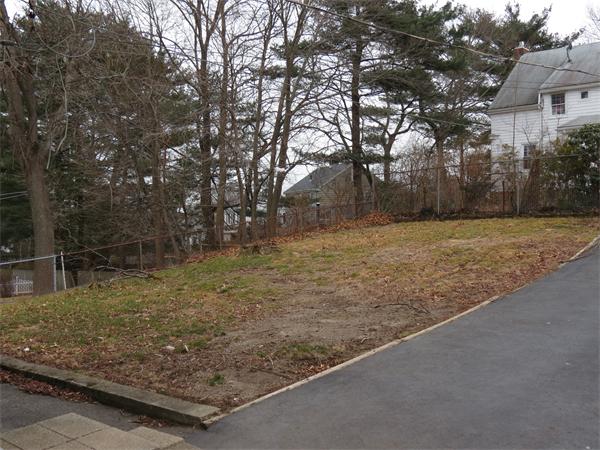 72 Edgemont Road Braintree, MA 02184 - Photo 11 of 11 a view of a backyard