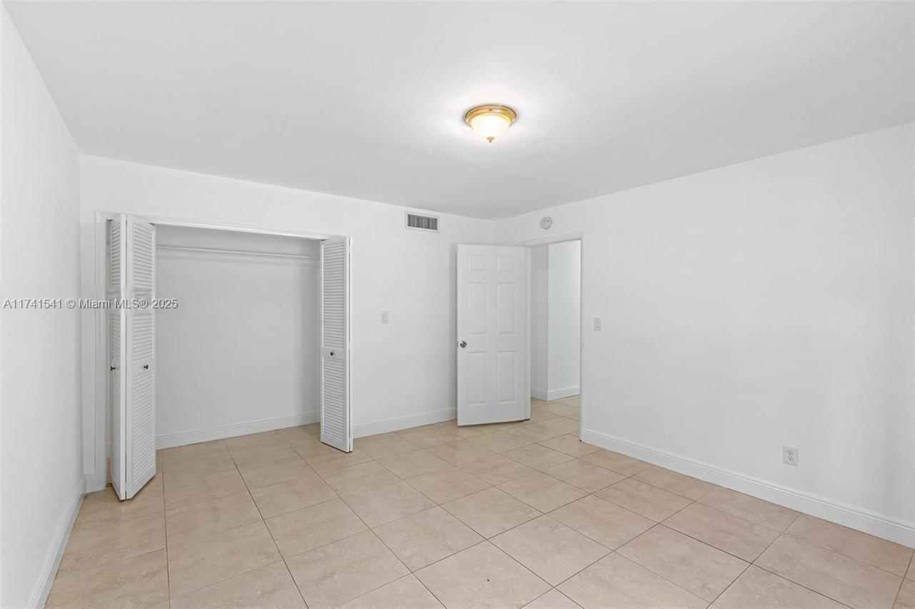 4995 Ponce De Leon Coral Gables, FL 33146 - Photo 45 of 92