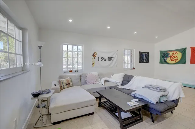 $2,900,000 | 4995 Ponce De Leon, Coral Gables, FL 33146