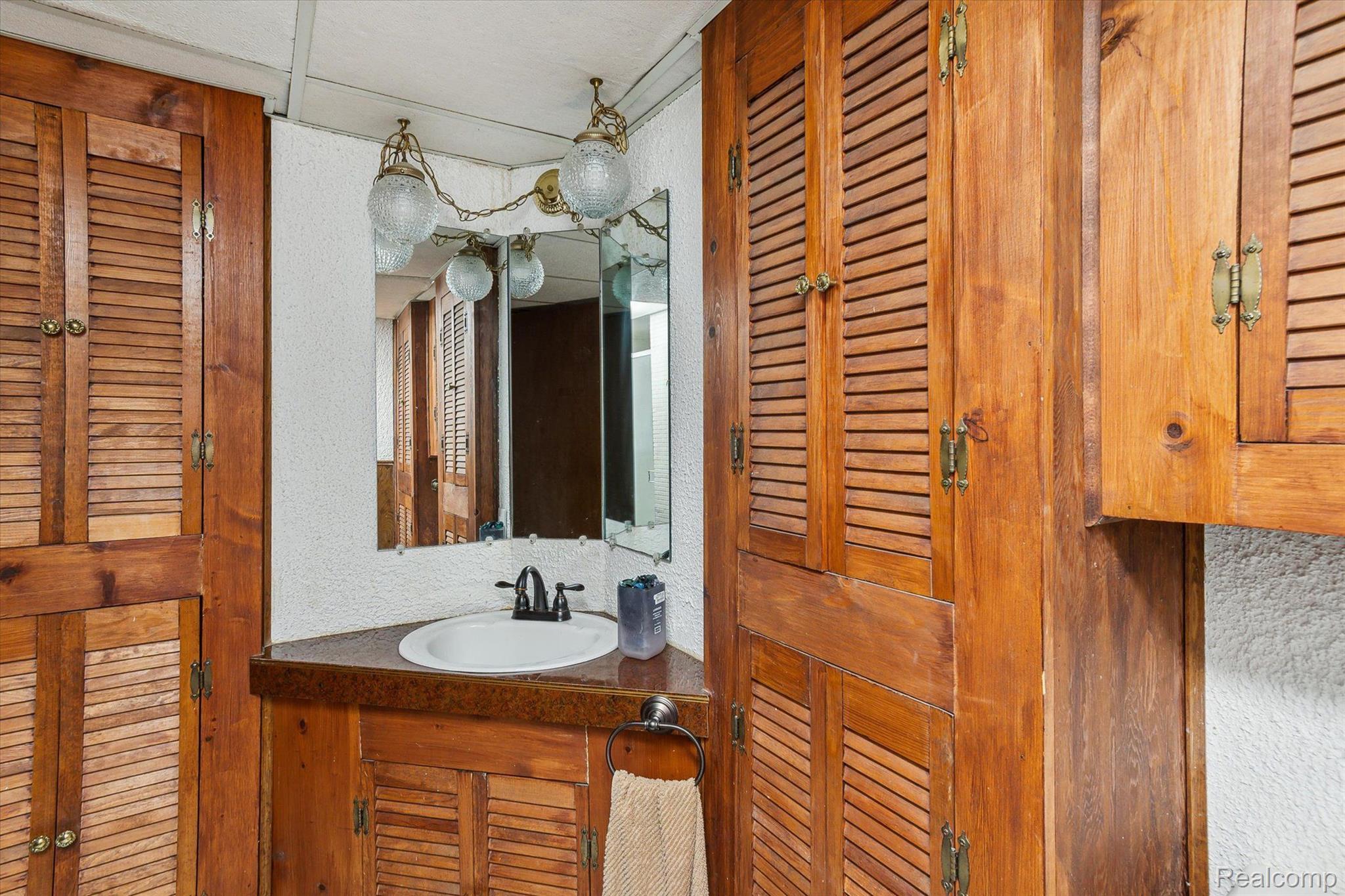 11822 Frazho Road Warren, MI 48089 - Photo 25 of 47