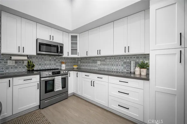 $549,000 | 13160 Nassau Drive, Unit 211L, Seal Beach, CA 90740