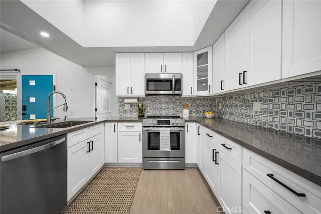 $549,000 | 13160 Nassau Drive, Unit 211L, Seal Beach, CA 90740