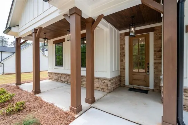 a view of an entryway of the house