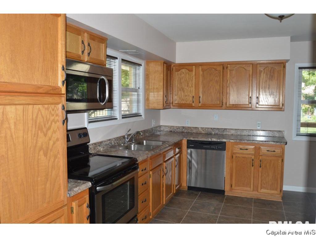 16 Bel Aire Drive Springfield, IL 62703 - Photo 4 of 23