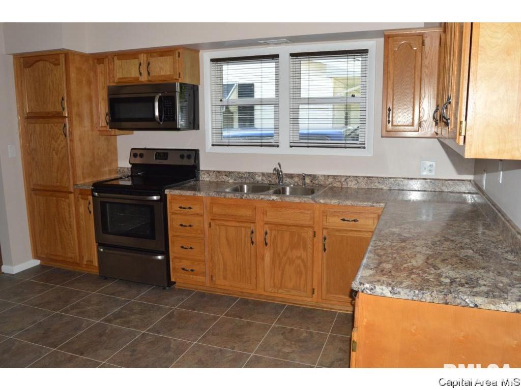 16 Bel Aire Drive Springfield, IL 62703 - Photo 5 of 23
