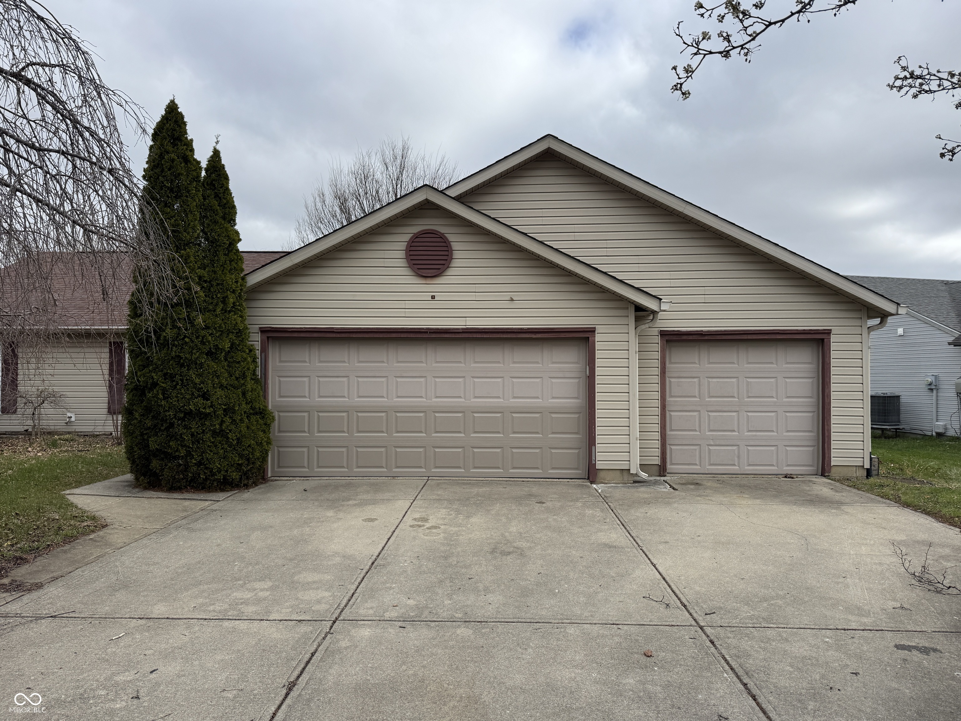 5632 Rains Lane Indianapolis, IN 46254 - Photo 2 of 24