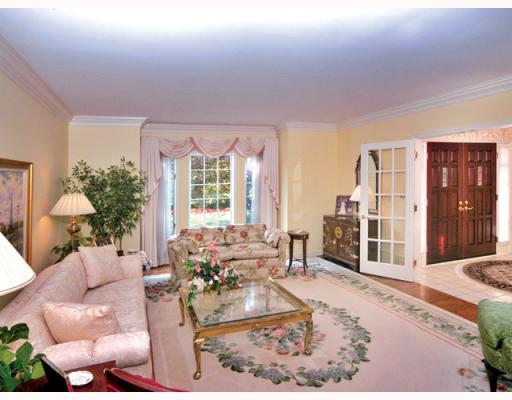 525 Fairview Road Fox Chapel, PA 15238 - Photo 5 of 18 Living Room.