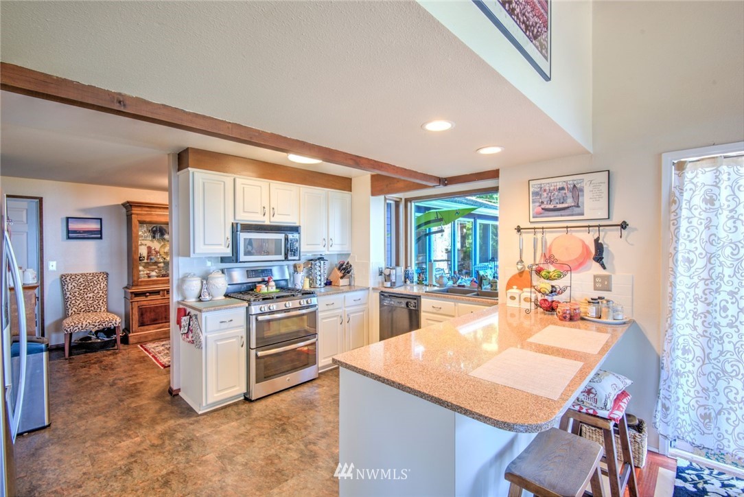 3719 Saratoga Road Langley, WA 98260 - Photo 13 of 34 Gallery Image 13