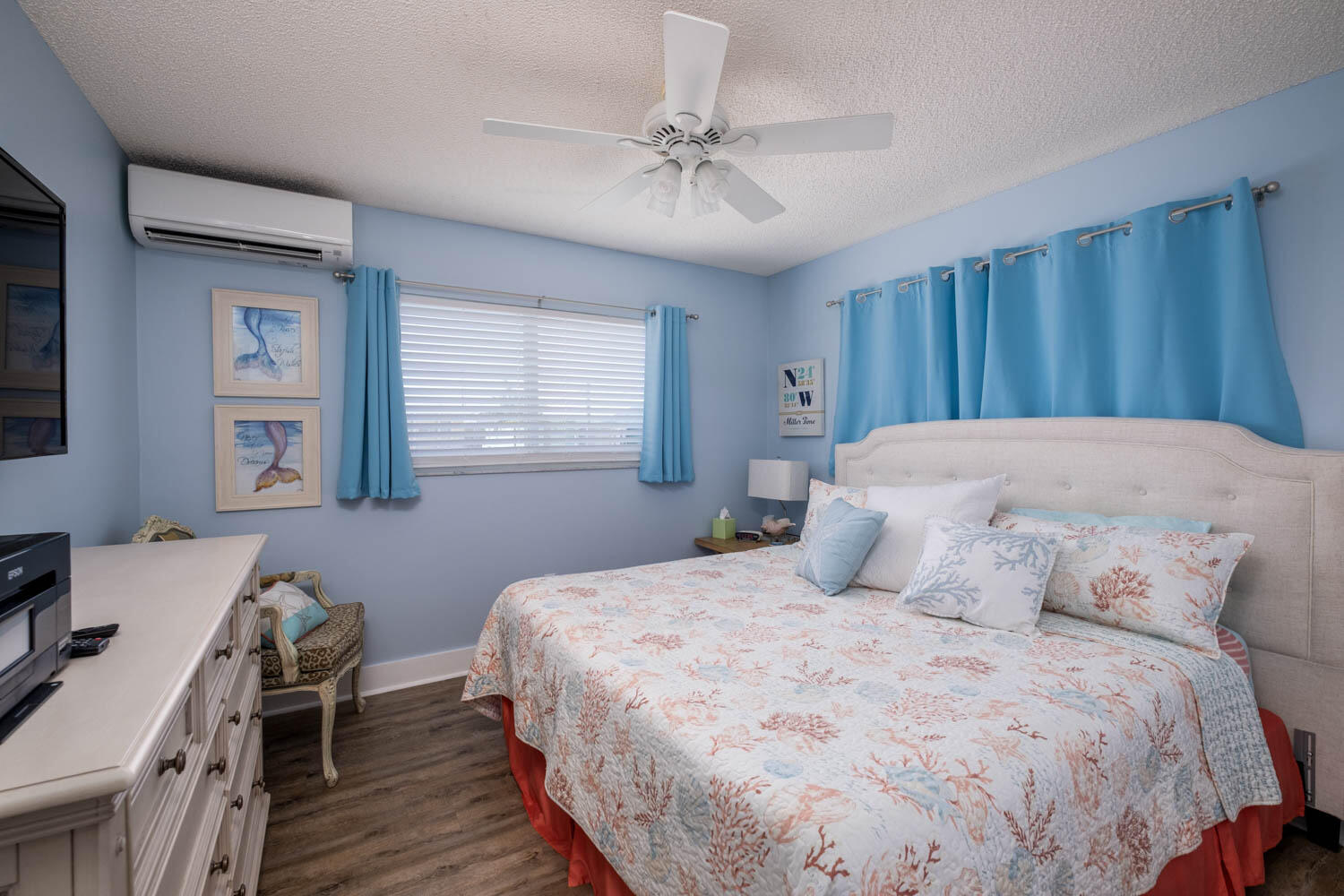 16 Corrine Place Key Largo, FL 33037 - Photo 27 of 50 a bedroom with a bed and a table in it
