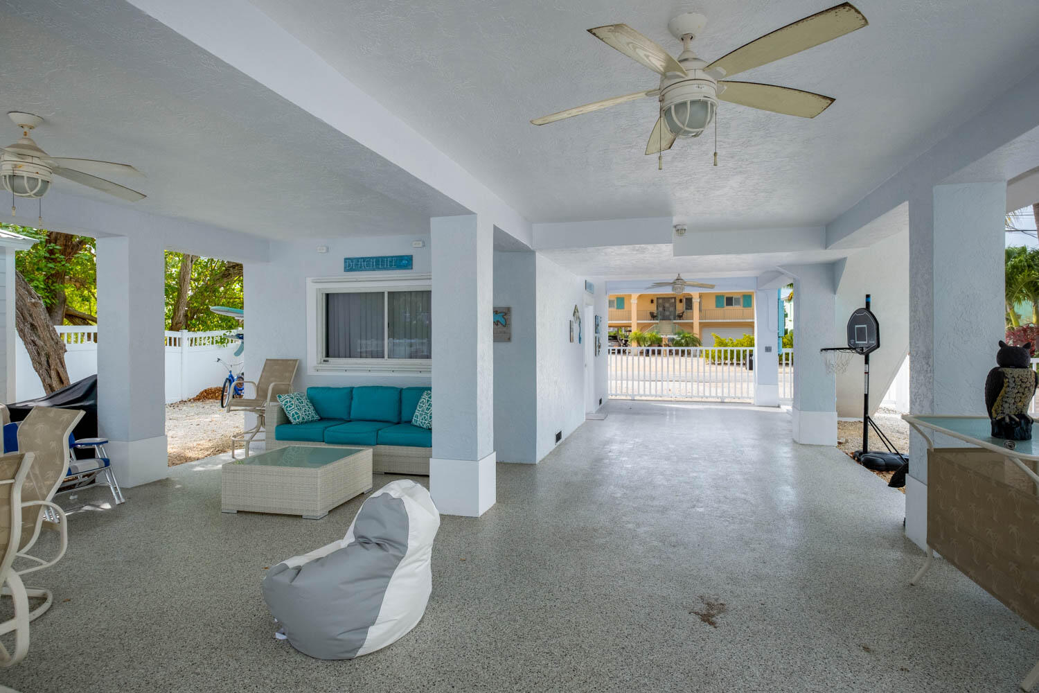 16 Corrine Place Key Largo, FL 33037 - Photo 30 of 50 a living room with furniture and a window