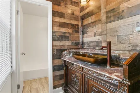 $285,000 | 3865 Greenbriar Lane, Harvey, LA 70058