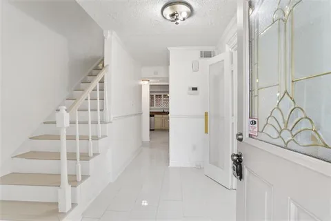 $285,000 | 3865 Greenbriar Lane, Harvey, LA 70058