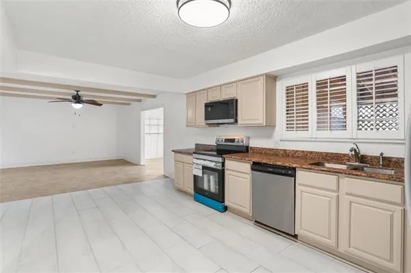 $279,000 | 3865 Greenbriar Lane, Harvey, LA 70058