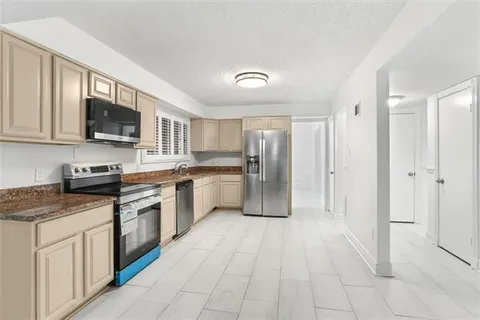 $285,000 | 3865 Greenbriar Lane, Harvey, LA 70058