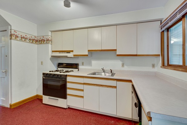 61-63 Ruggles Street Quincy, MA 02169 - Photo 8 of 33 Gallery Image 8
