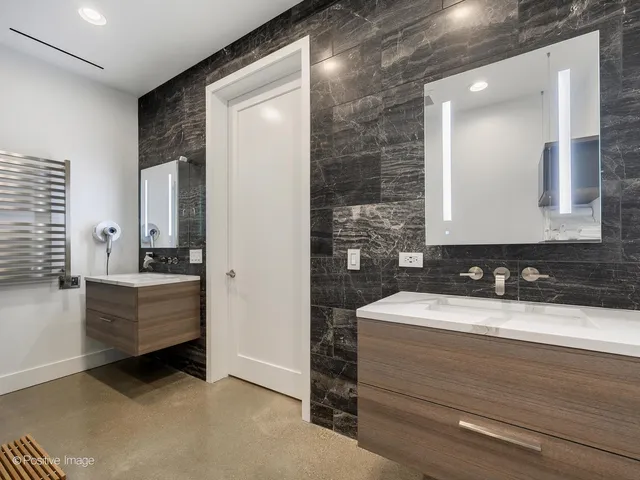 $1,149,000 | 900 West Washington Boulevard, Unit 302, Chicago, IL 60607