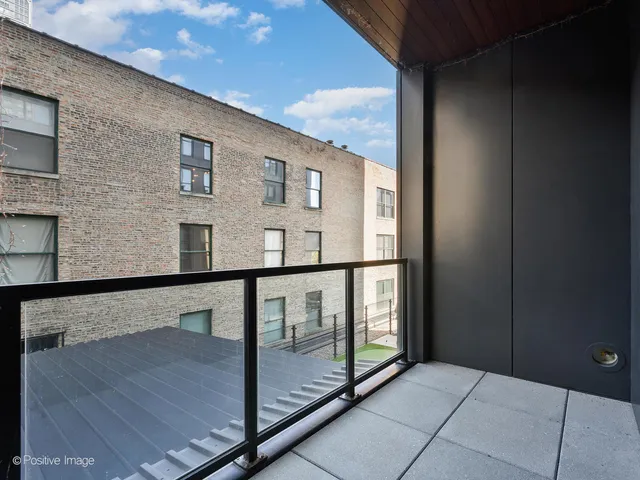 $1,149,000 | 900 West Washington Boulevard, Unit 302, Chicago, IL 60607