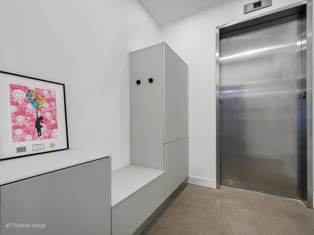 $1,149,000 | 900 West Washington Boulevard, Unit 302, Chicago, IL 60607