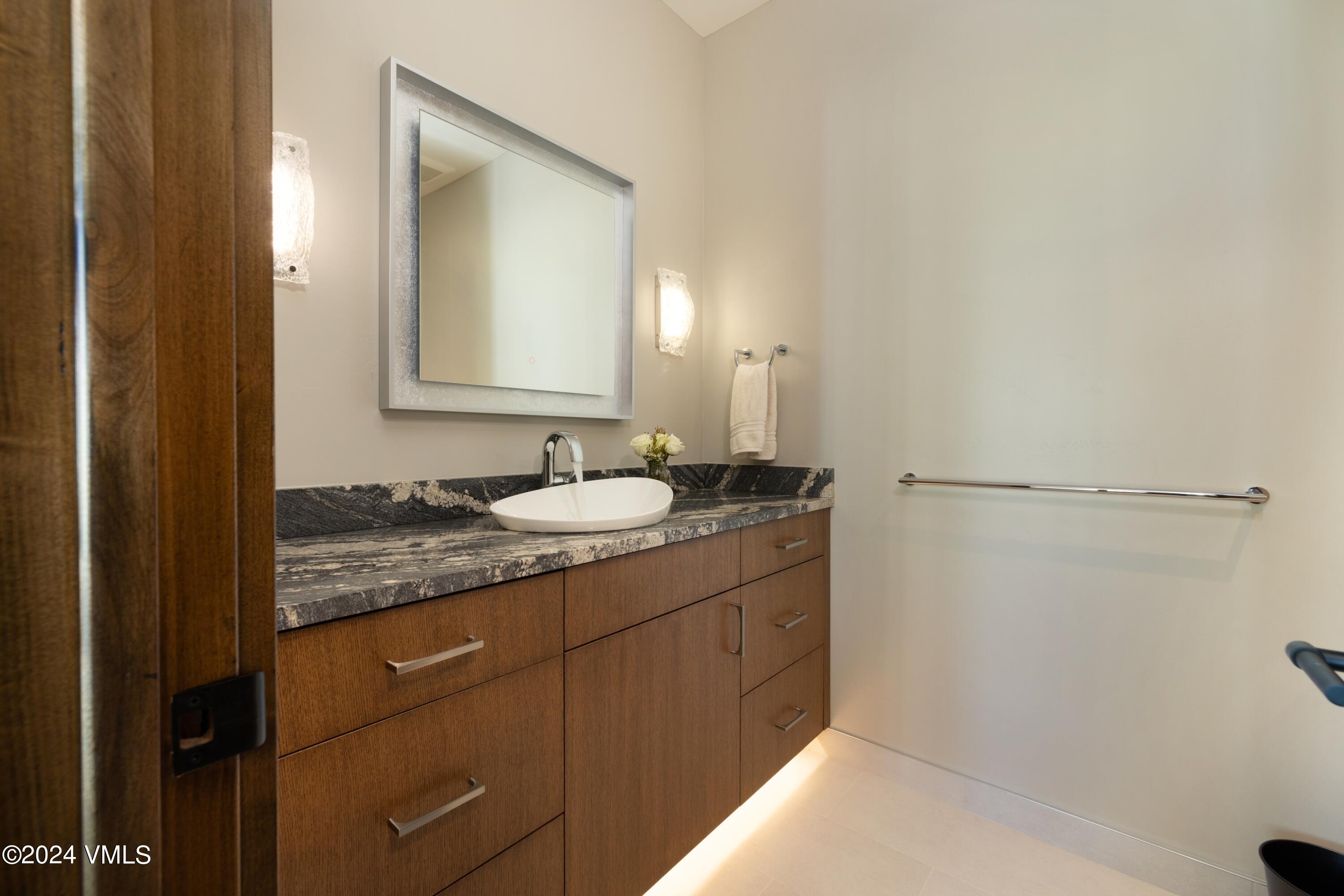 84 Shooting Star Avon, CO 81620 - Photo 25 of 48 18 Bathroom