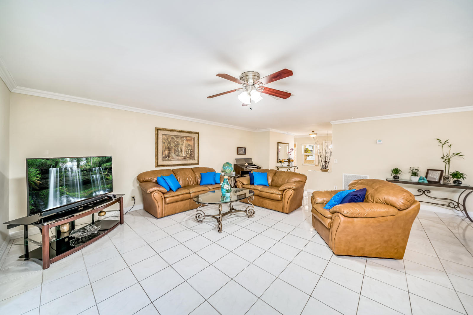 8895 Southwest 18th Road Boca Raton, FL 33433 - Photo 20 of 60 LIVING ROOM