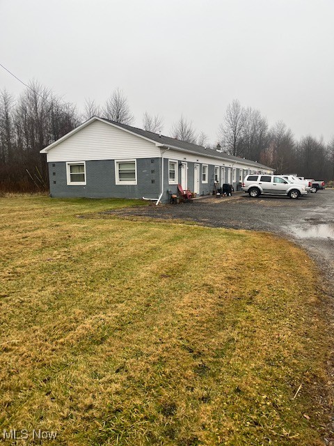 1724 Youngstown Kingsville Road, Unit 4 Vienna, OH 44473 - Photo 1 of 11 Ranch-style home featuring a front lawn