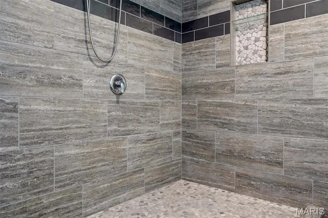 $790,000 | 42 Windam Pl Drive, St. Charles, MO 63304