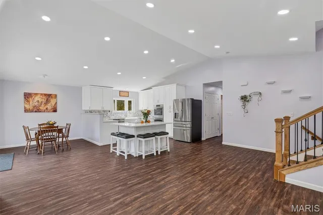 $790,000 | 42 Windam Pl Drive, St. Charles, MO 63304