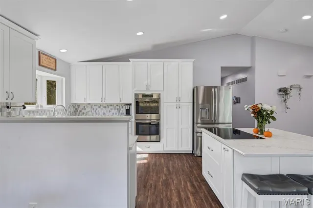 $790,000 | 42 Windam Pl Drive, St. Charles, MO 63304