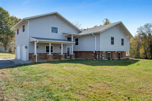 $790,000 | 42 Windam Pl Drive, St. Charles, MO 63304