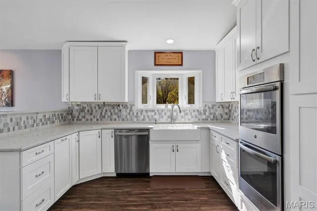 $790,000 | 42 Windam Pl Drive, St. Charles, MO 63304