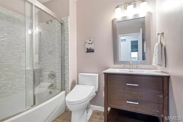 $790,000 | 42 Windam Pl Drive, St. Charles, MO 63304