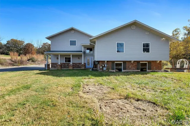 $790,000 | 42 Windam Pl Drive, St. Charles, MO 63304