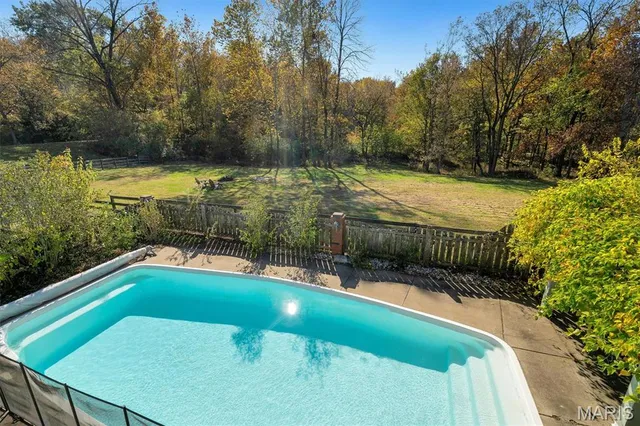 $790,000 | 42 Windam Pl Drive, St. Charles, MO 63304