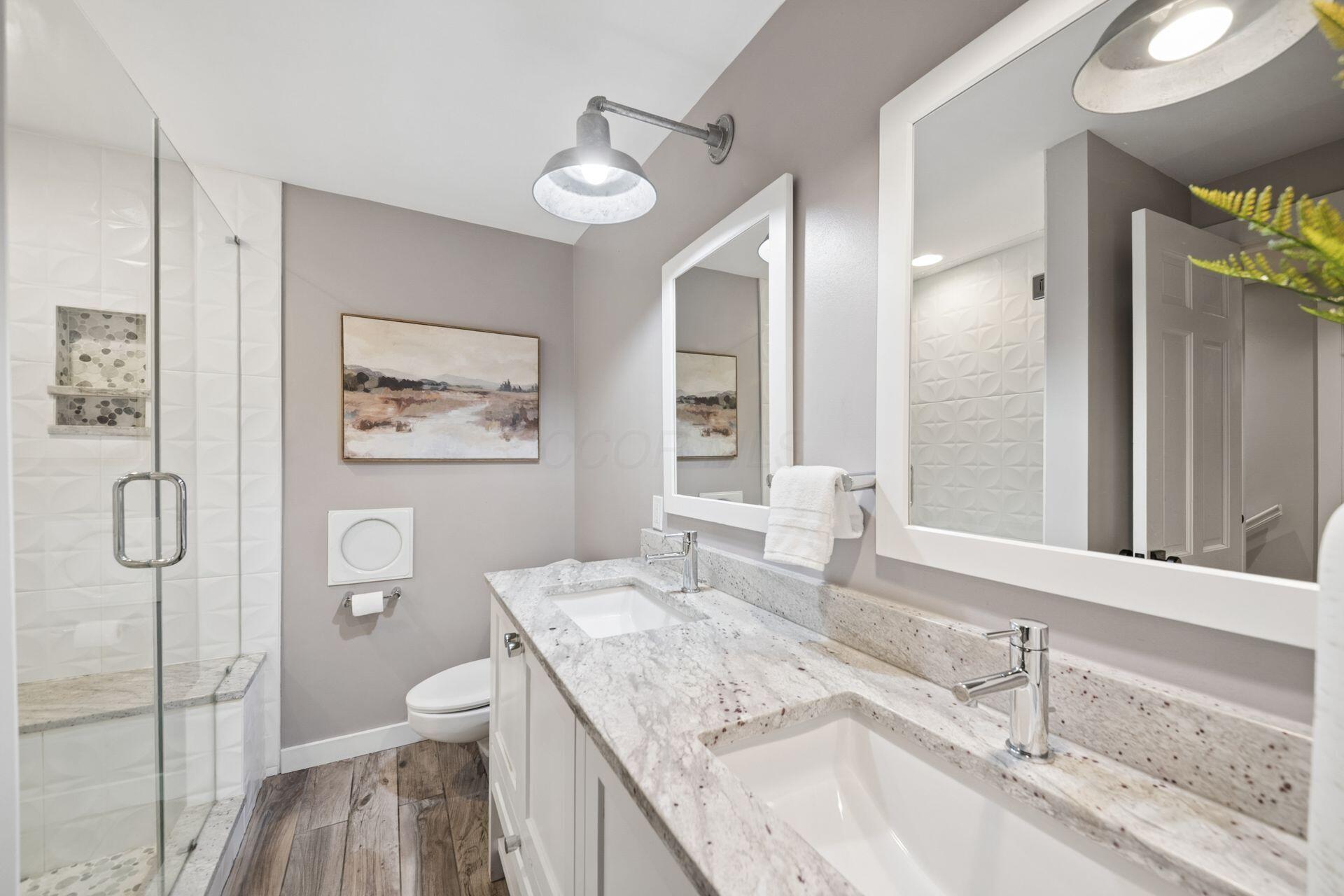 4504 Kipling Road Columbus, OH 43220 - Photo 24 of 50 Full Bathroom #2