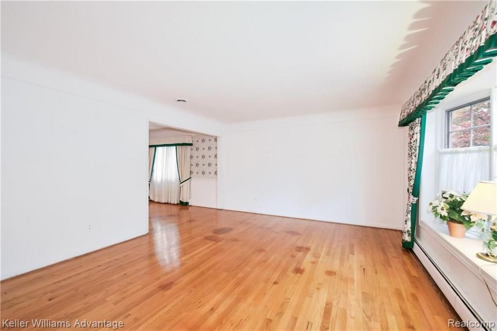 349 Ridgemont Road Grosse Pointe Farms, MI 48236 - Photo 6 of 33
