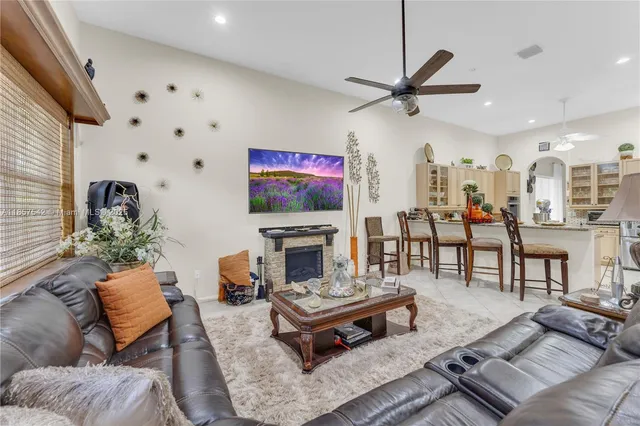 $673,000 | 7651 Via Grande, Boynton Beach, FL 33437