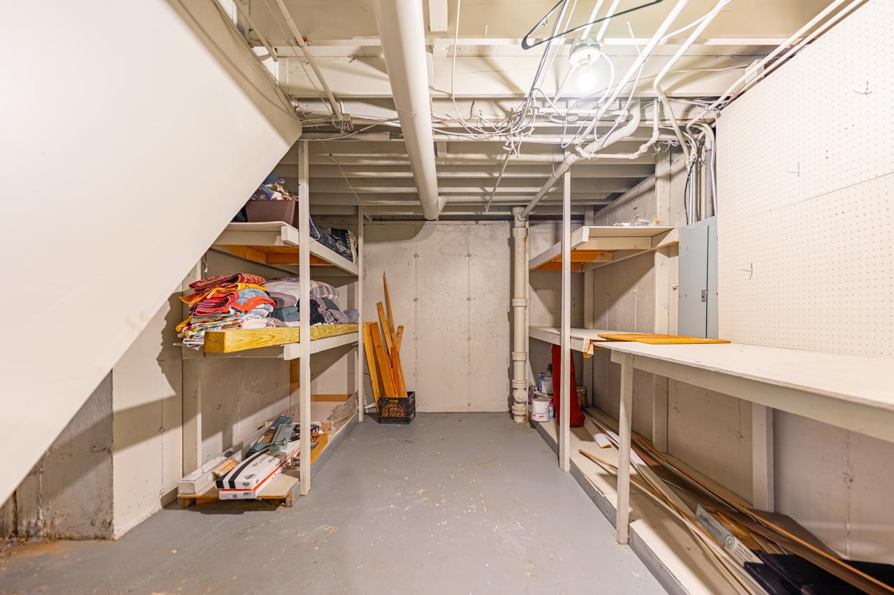 4966 Brigadoon Road Rockford, IL 61107 - Photo 35 of 40 a utility room with dryer and washer