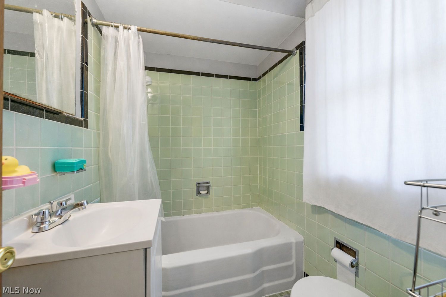 19829 Winslow Road Shaker Heights, OH 44122 - Photo 17 of 24 Unit 1 Full Bathroom