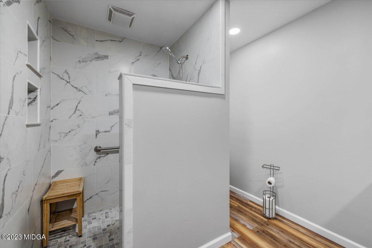 222 Red Oak Road Byron, GA 31008 - Photo 16 of 38 a bathroom with a sink a toilet and shower