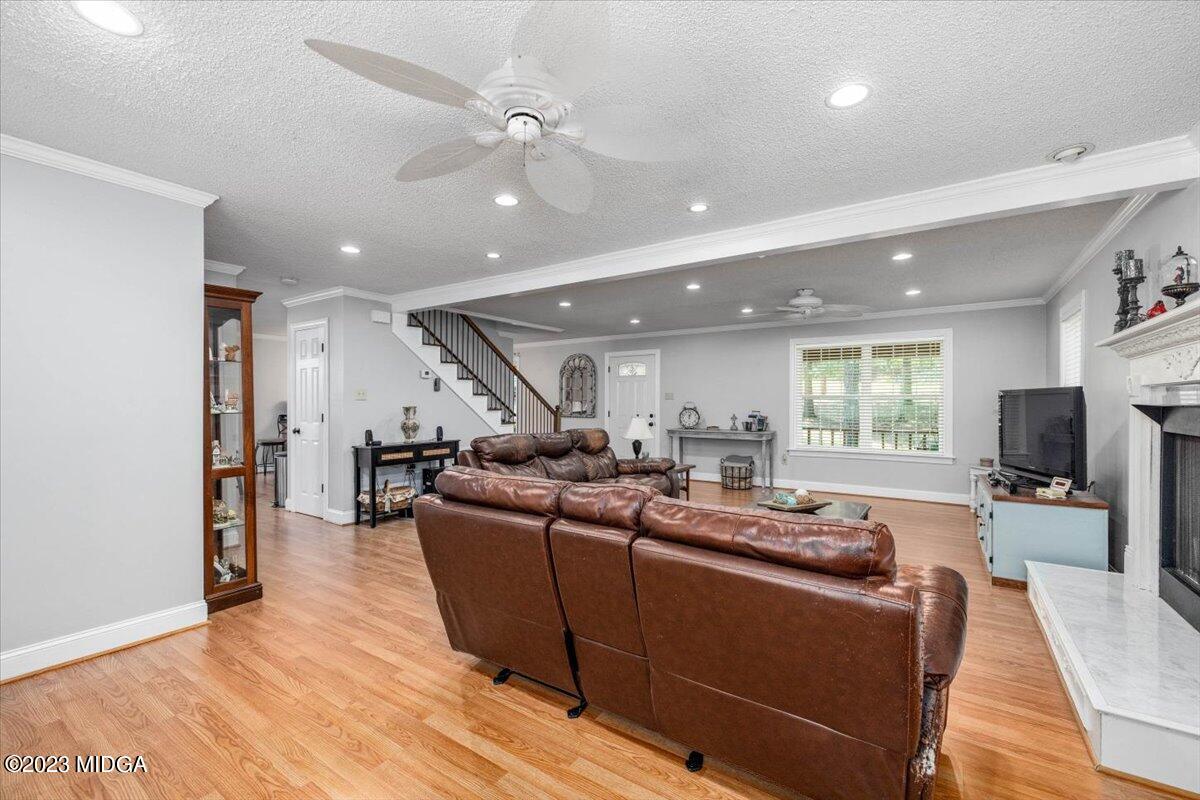 222 Red Oak Road Byron, GA 31008 - Photo 6 of 38 a living room with furniture and a flat screen tv