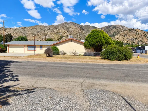 $184,900 | 2701 Audrey Avenue, Lake Isabella, CA 93240