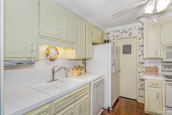 $189,900 | 4831 East Olive Road, Unit 2D, Pensacola, FL 32514