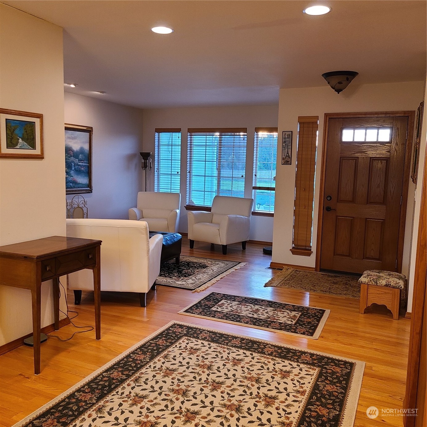 478 Leudinghaus Road Chehalis, WA 98532 - Photo 2 of 39 a living room with furniture rug and window