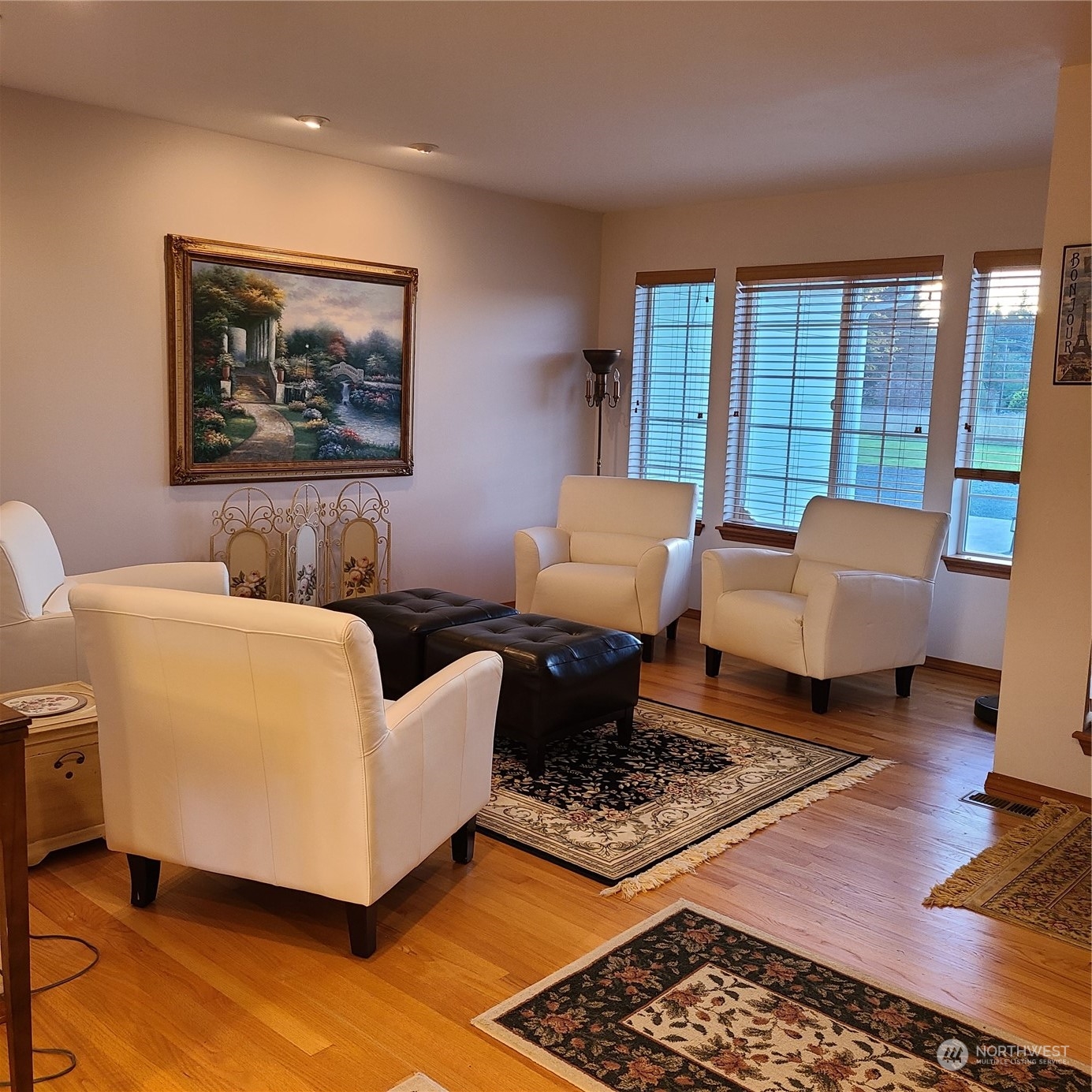 478 Leudinghaus Road Chehalis, WA 98532 - Photo 3 of 39 a living room with furniture wooden floor and a rug