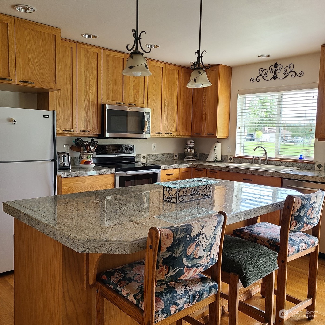 478 Leudinghaus Road Chehalis, WA 98532 - Photo 9 of 39 a kitchen with stainless steel appliances granite countertop a stove top oven a sink a dining table and chairs