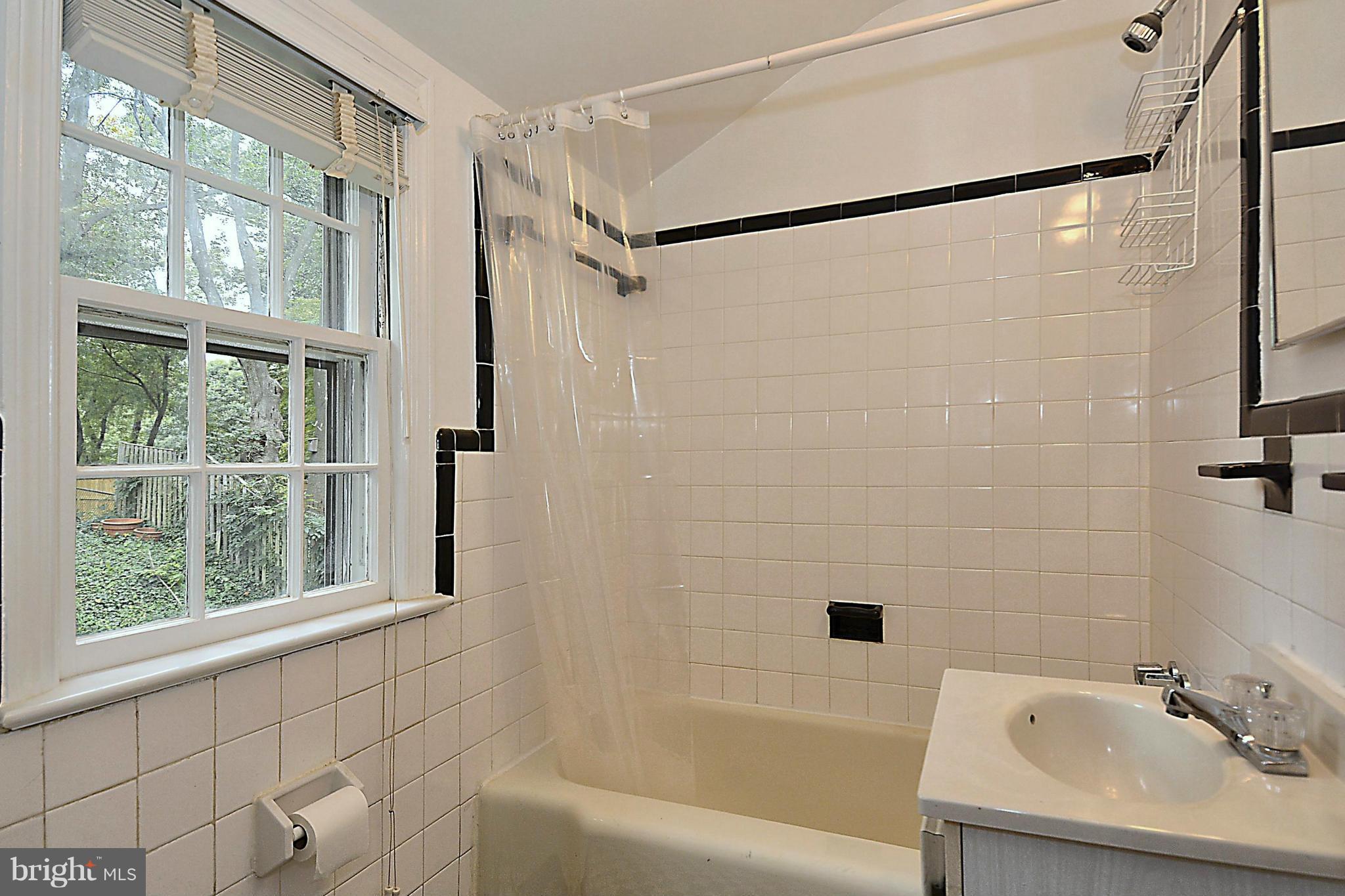 9617 Brunett Avenue Silver Spring, MD 20901 - Photo 19 of 28 Full Bath
