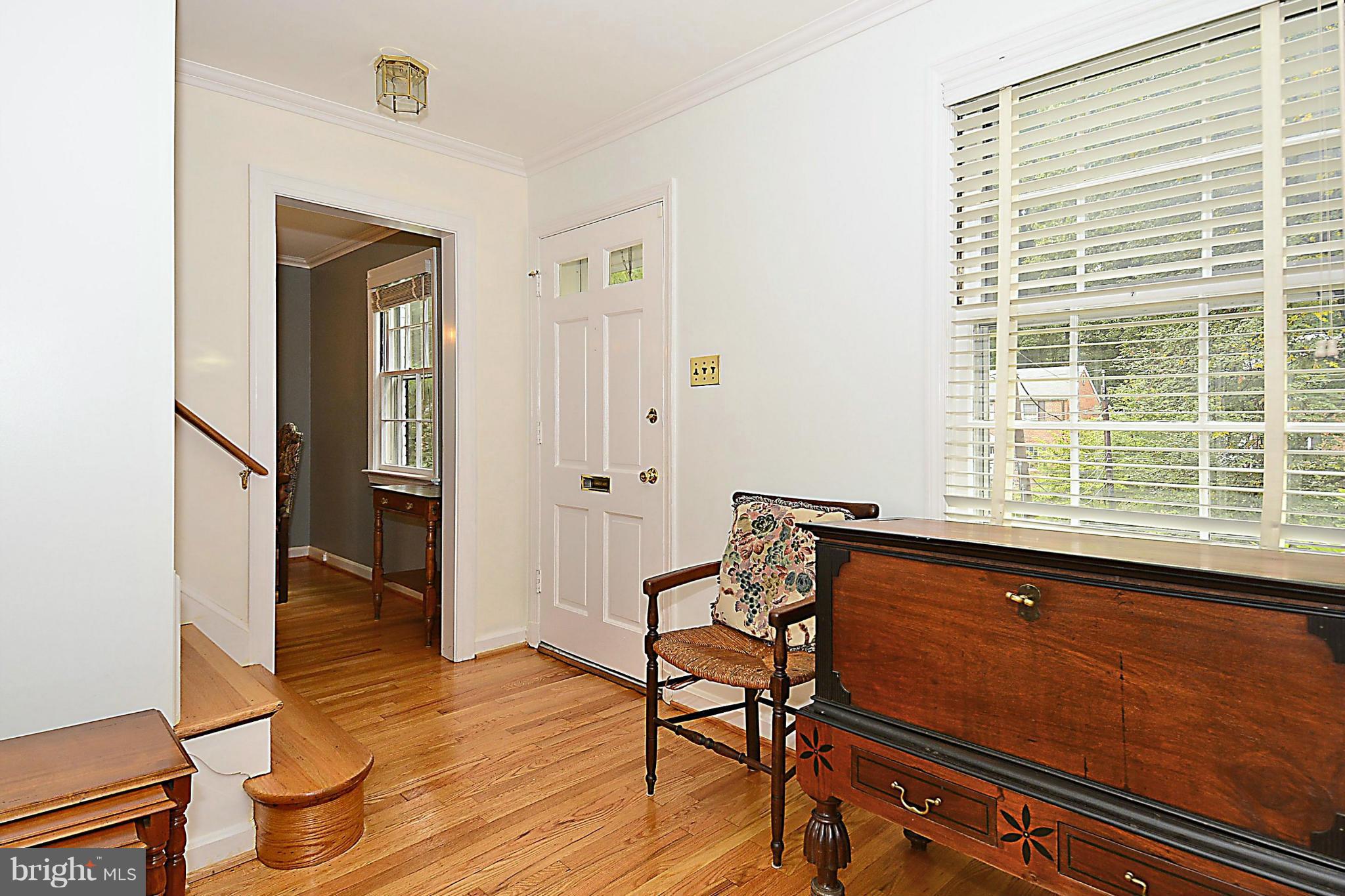 9617 Brunett Avenue Silver Spring, MD 20901 - Photo 3 of 28 Entry