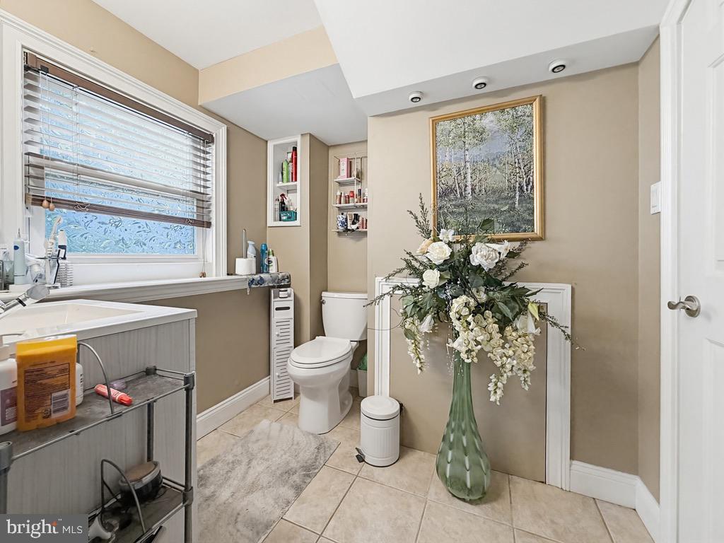 254 Allen Lane Warminster, PA 18974 - Photo 58 of 85 a very nice looking room with a large window and chairs