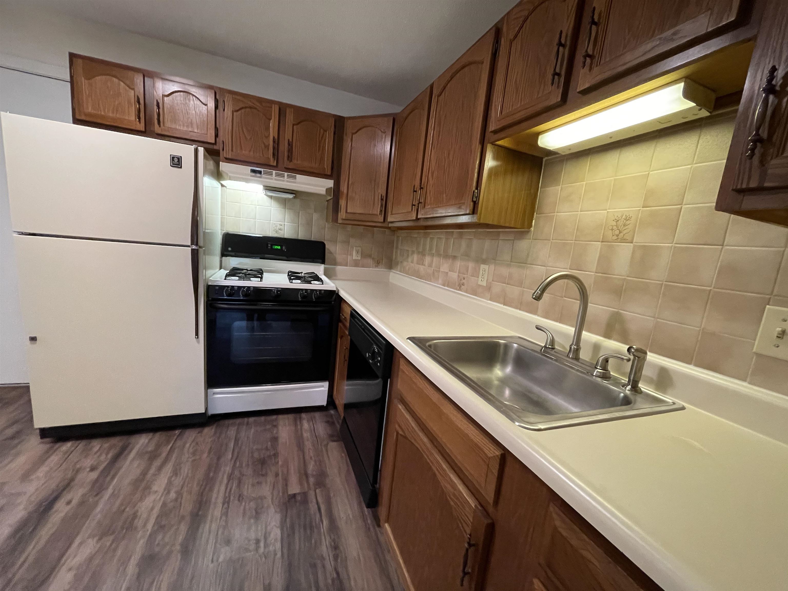 379 Huse Road, Unit 5 Manchester, NH 03103 - Photo 13 of 40