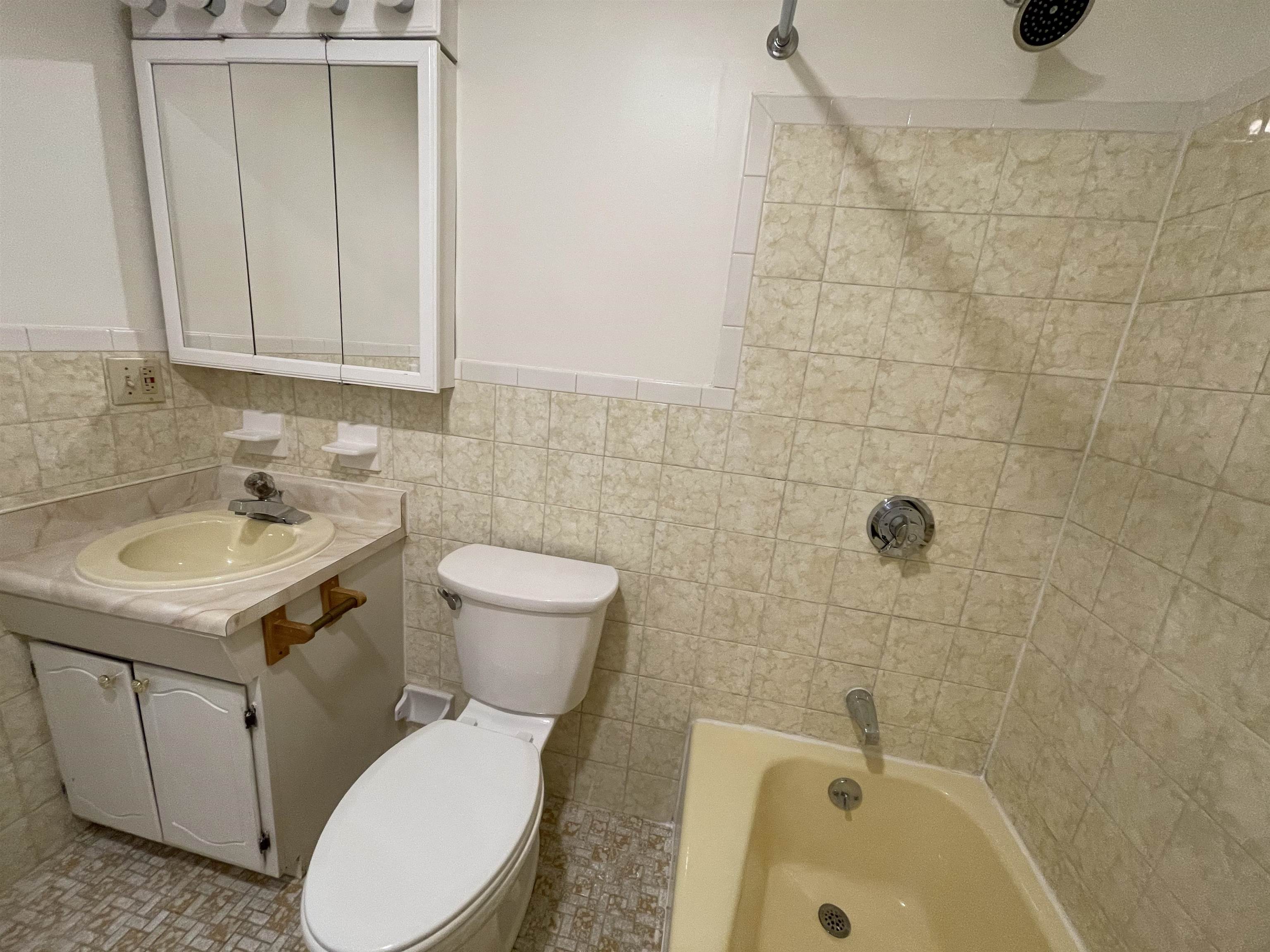 379 Huse Road, Unit 5 Manchester, NH 03103 - Photo 32 of 40